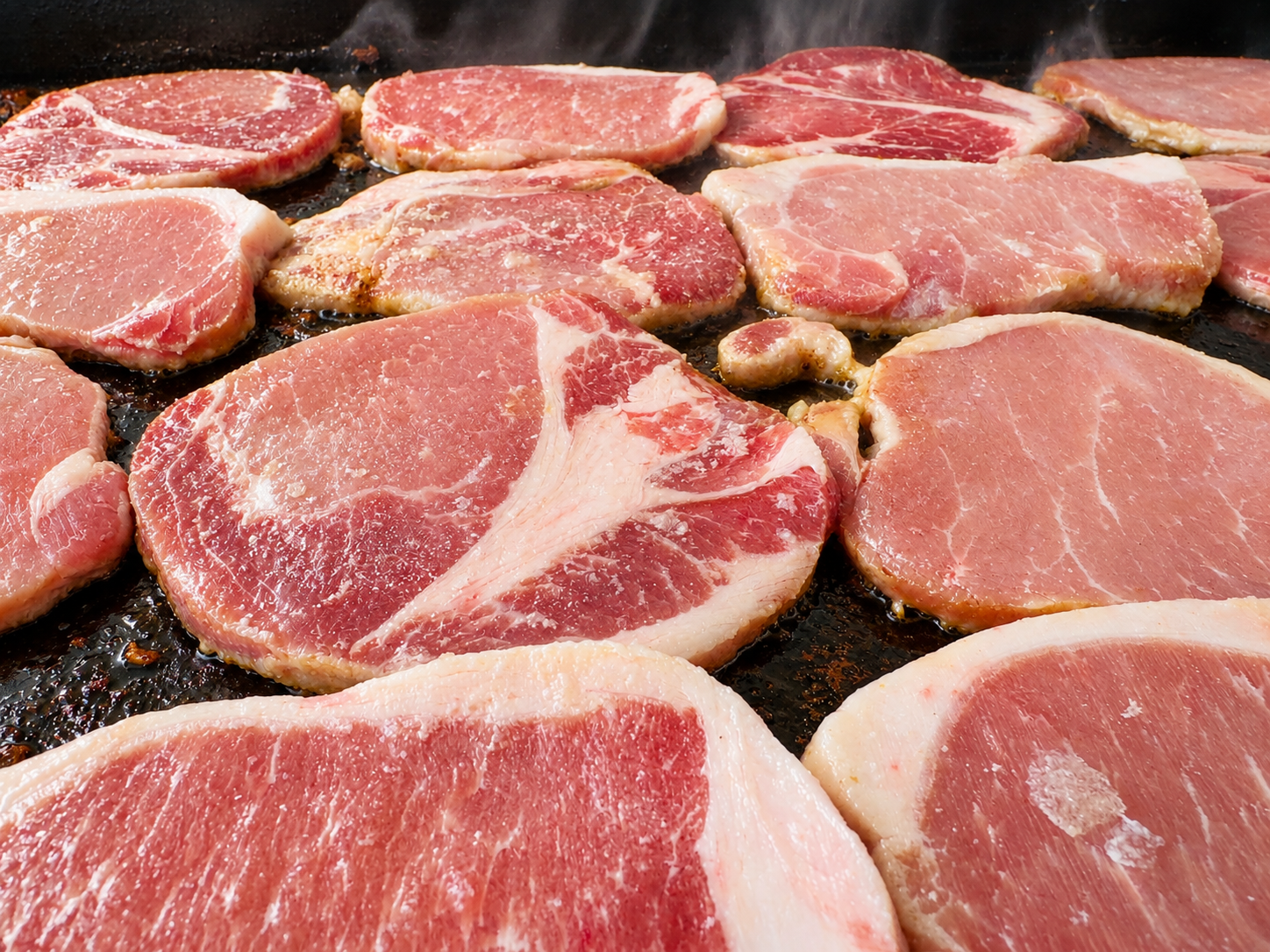 Carnes a la plancha en preparación